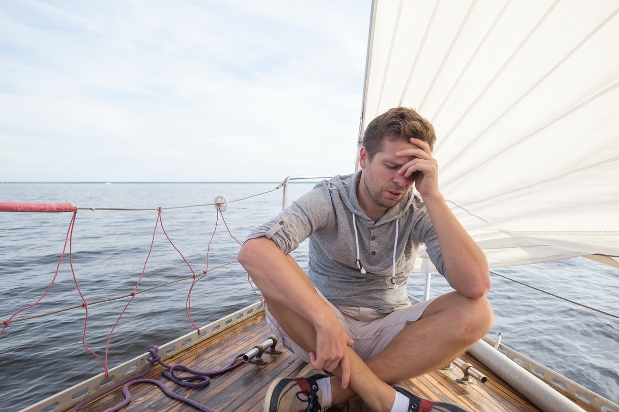 What Condition Is Often Confused with the Early Stages of Carbon Monoxide Poisoning While Boating?