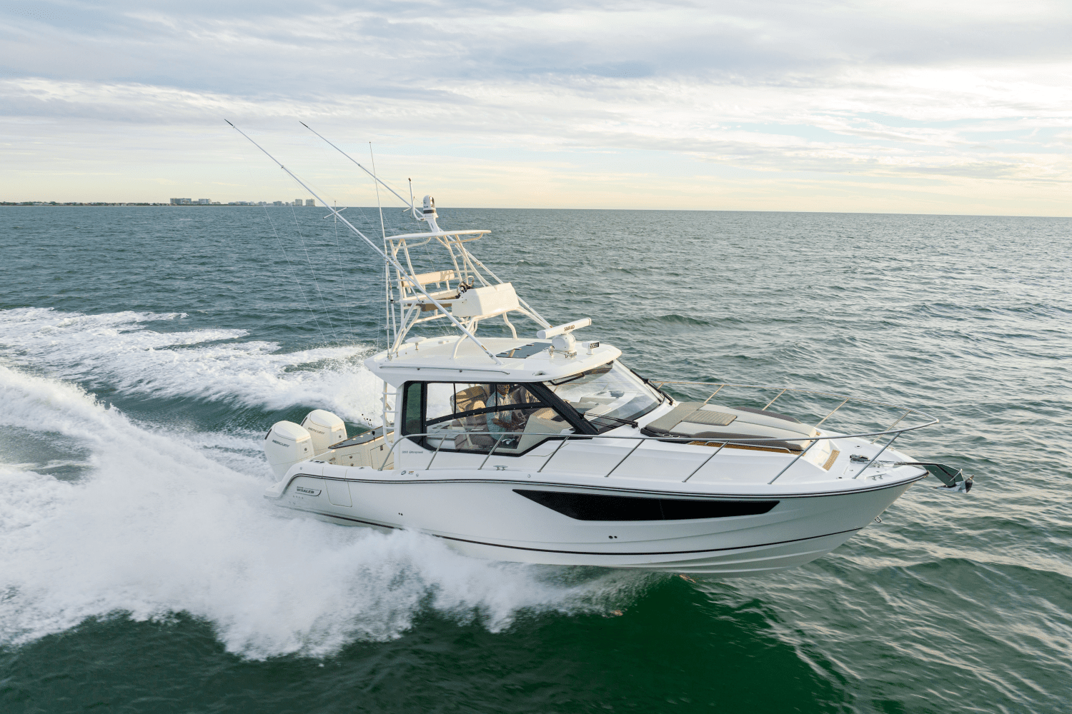 Top 5 Boston Whaler Models - Find the Perfect Ride for Your Next Adventure