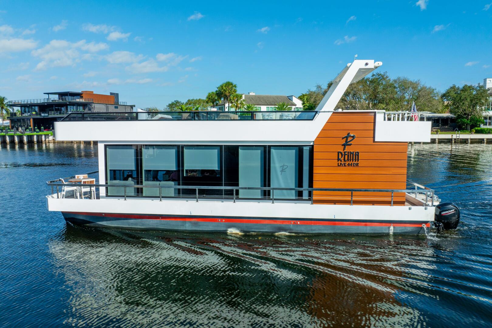 Houseboat Rentals: Floating Vacation Homes for Unforgettable Getaways